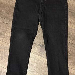 Jennifer Lopez Black Capris